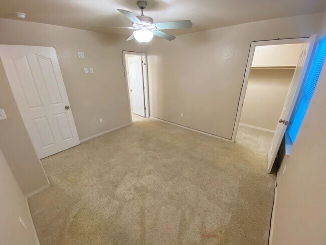 Building Photo - Northeast El Paso 3 Bed Refrig A/C