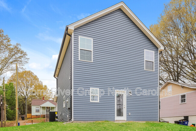 Building Photo - 1821 N Dunleith Ave