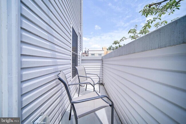 Building Photo - 1513 S Lambert St