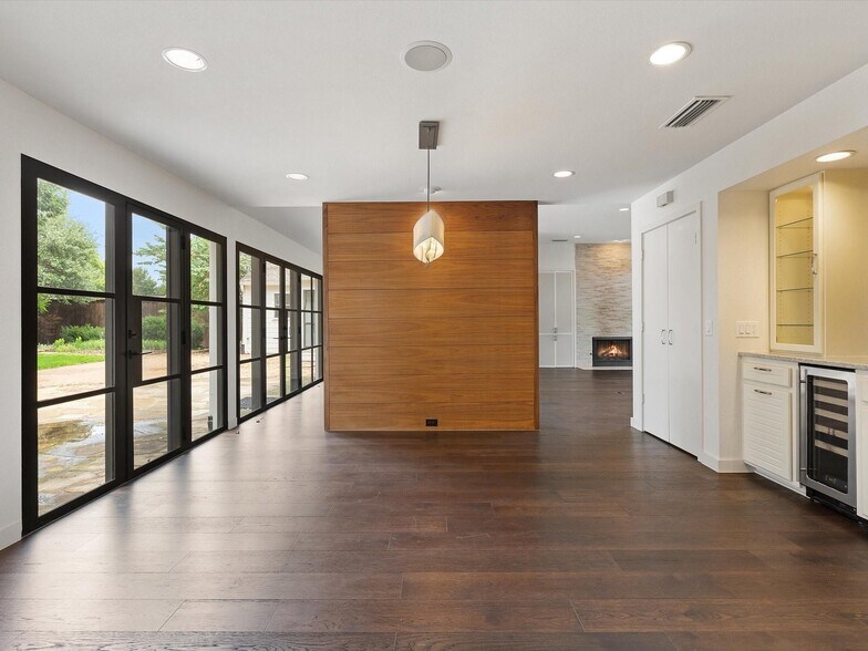Building Photo - 6801 Winding Rose Trl