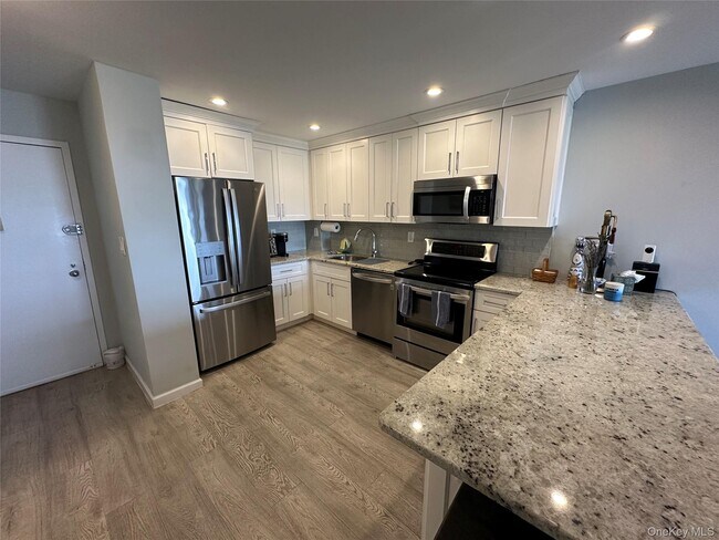 Building Photo - 360 Shore Rd