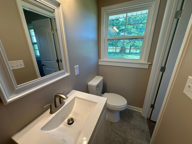 Building Photo - Newly Renovated Home in Shelbyville - 30 m...