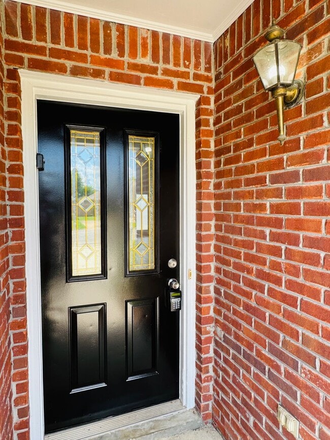 Building Photo - Charming 3-Bedroom Home on a Spacious Corn...