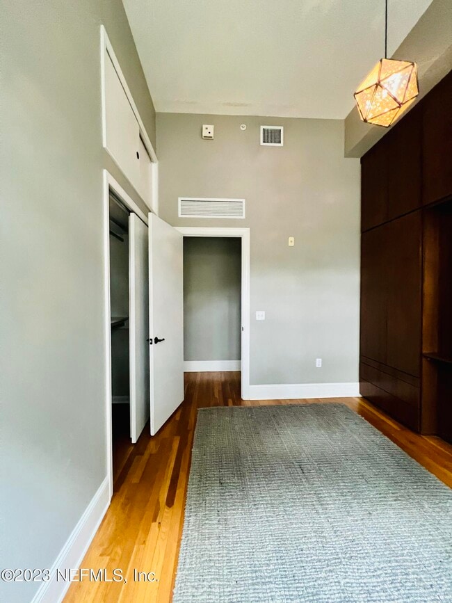 Building Photo - 2525 College St