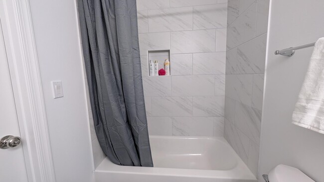 Building Photo - 2253 Papermill Rd