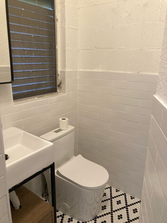 Building Photo - 5101 Spruce Ave