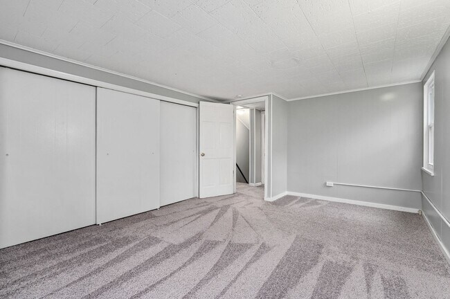Building Photo - 230 N Balph Ave