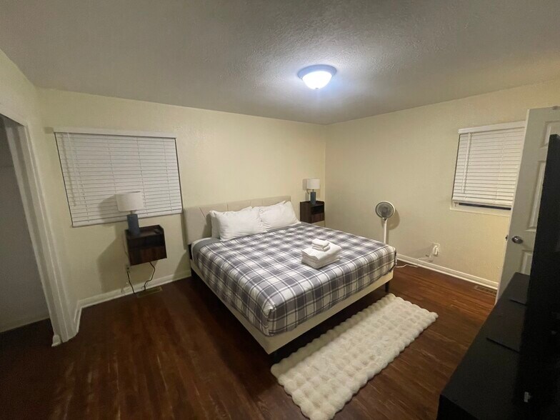 Building Photo - 115 Diggs Dr