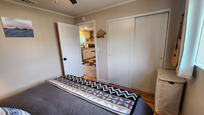 Building Photo - Cozy Craftsman style home!