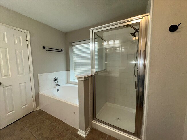 Building Photo - 3715 Humble Dr