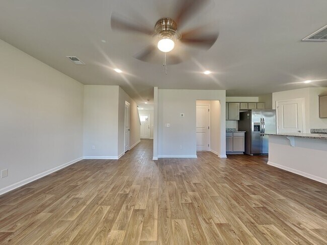 Building Photo - Coming Soon! Burnside Farms! Near USC, For...