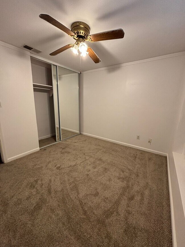 Building Photo - 4122 Aragon Dr