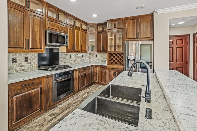 Building Photo - 1225 Los Olivos Street