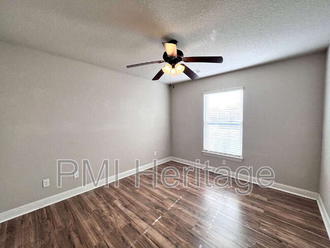 Building Photo - 4300 SW Limestone Ave