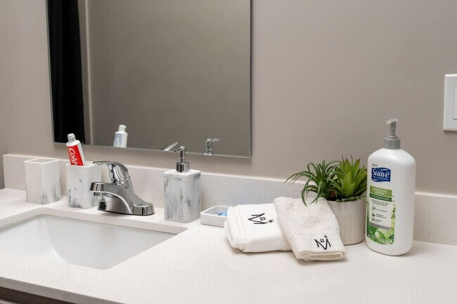 Building Photo - 5825 Sunset Wy