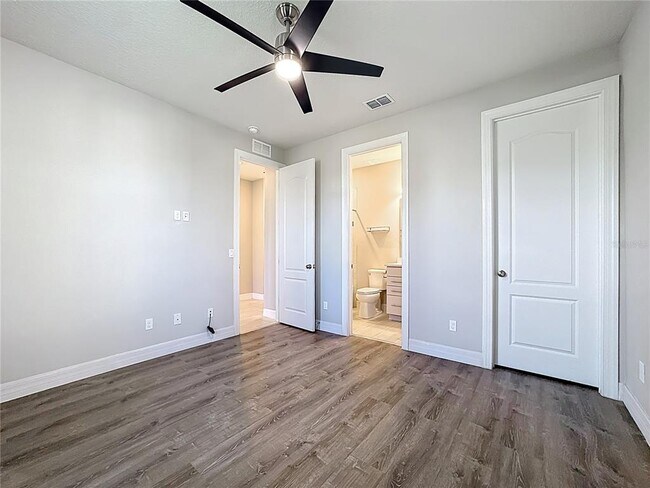 Building Photo - 2232 Bur Oak Blvd