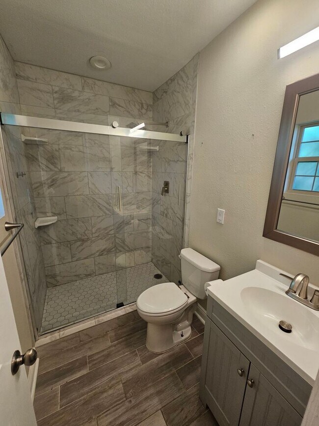 Building Photo - Exquisite 4Bed/2Ba Home in The Cove! *1/2 Off Security Deposit for Active-Duty Military!!*