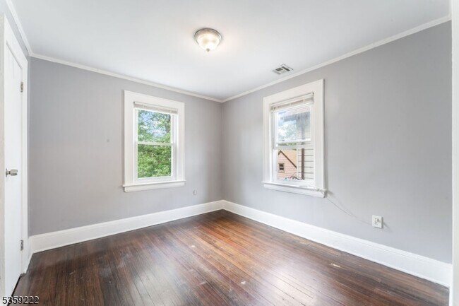 Building Photo - 1112 Thompson Ave
