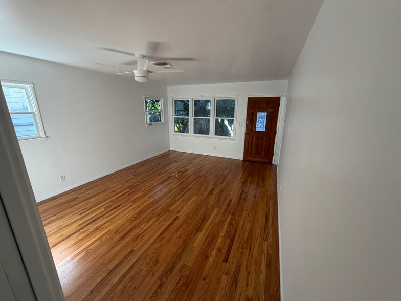 Building Photo - 118 Breeze Ave