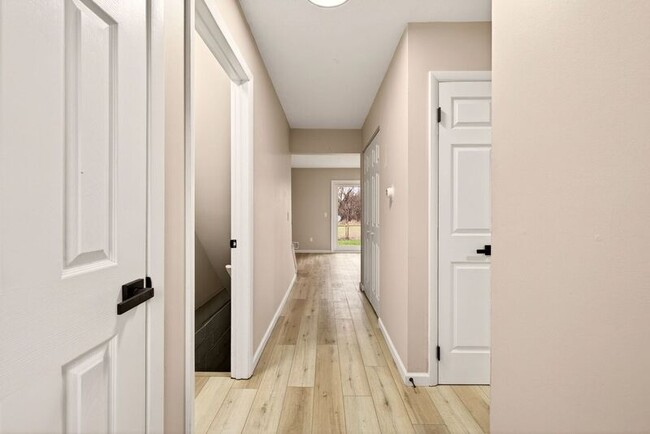 Building Photo - 14 Elm St