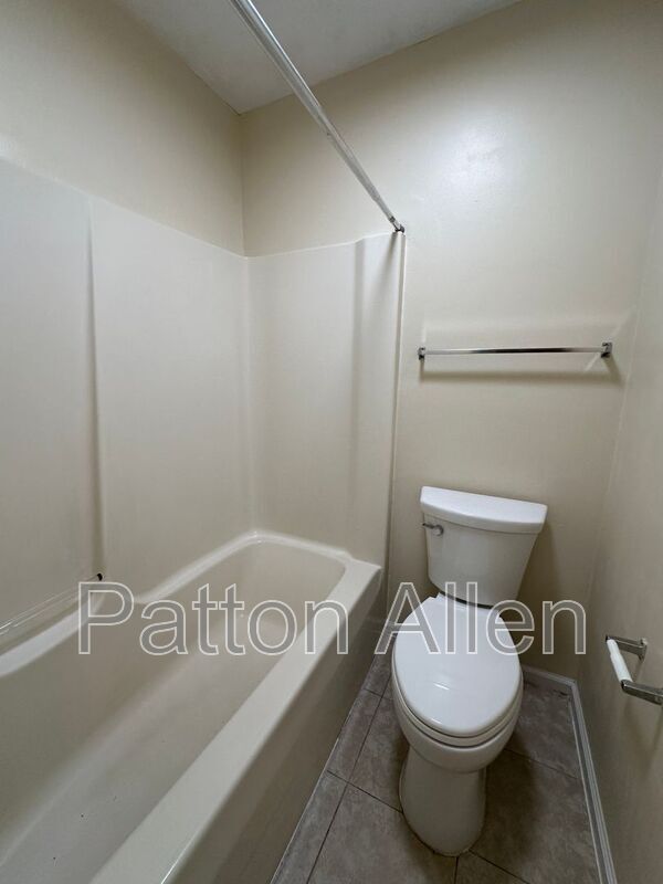 Building Photo - 105 Salola St