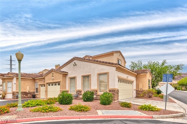 Building Photo - 220 Lorryn Ln