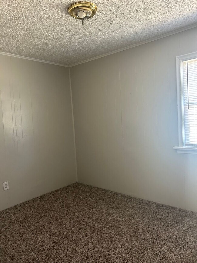 Building Photo - Cozy Country Club Home