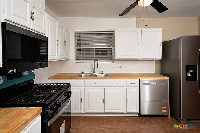 Building Photo - 1405 Missouri Ave