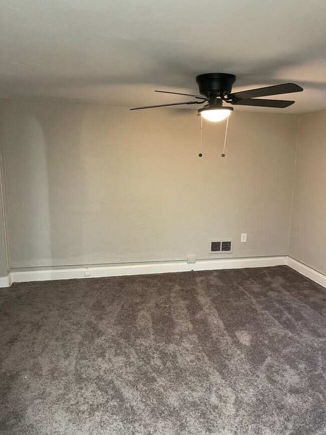 Building Photo - 1462 E 175th St