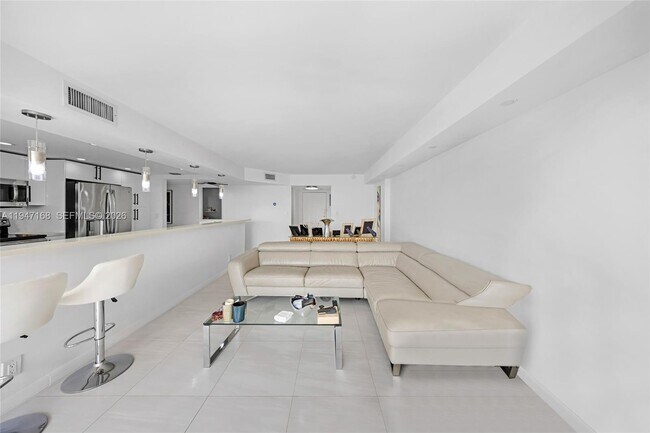 Building Photo - 600 Parkview Dr