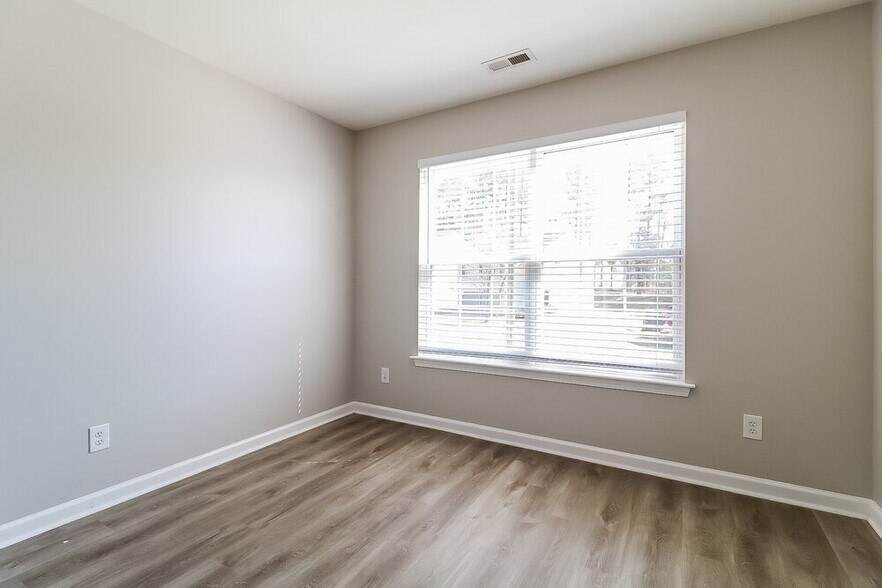 Building Photo - 2826 Filbert St
