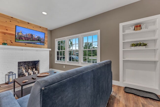 Building Photo - Furnished 1-Bedroom Lower Apartment on Main St