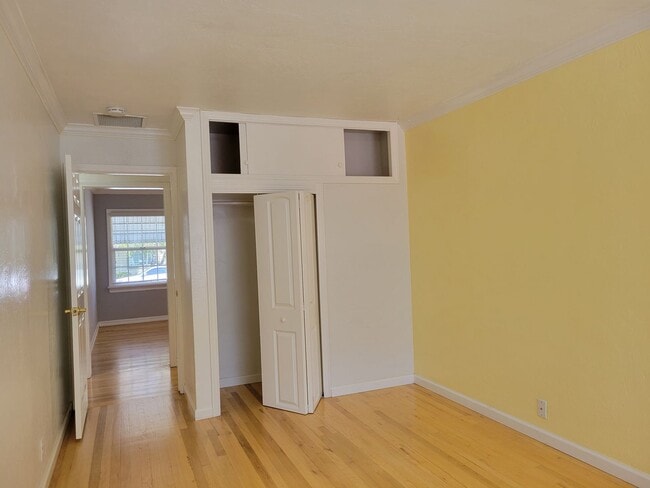 Building Photo - 111 Florence St