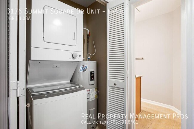 Building Photo - 3176 Summit Square Dr