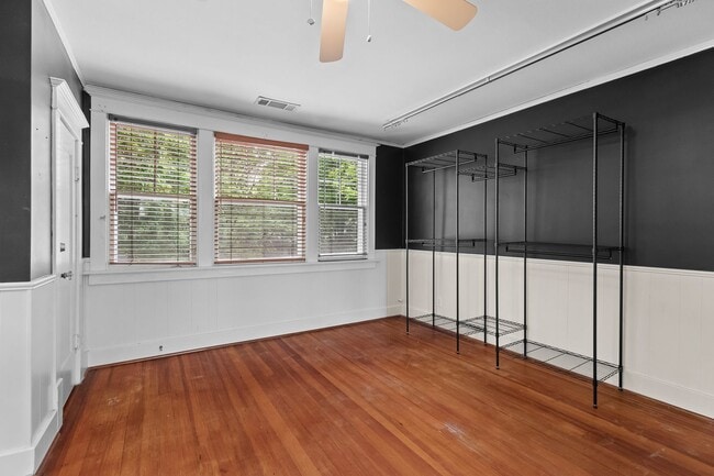 Building Photo - Unique, Charming and Spacious Fayetteville Home!