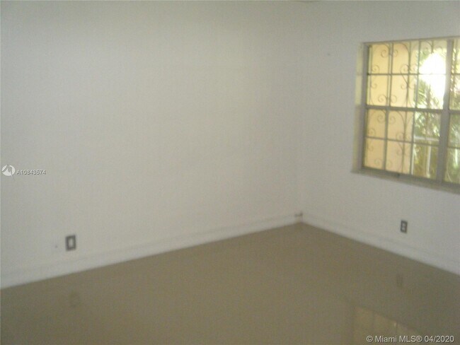 Building Photo - 2430 SE 17th St