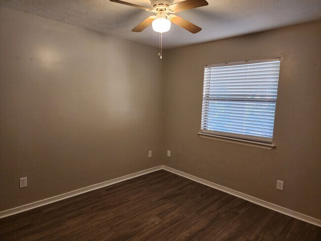 Building Photo - Harbour Towne