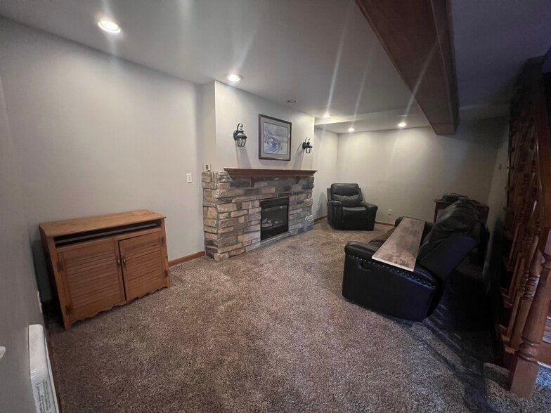 Building Photo - 4561 Island View Dr NE