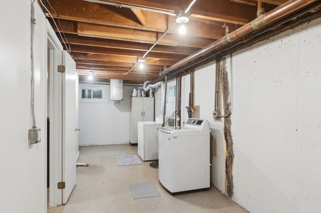 Building Photo - 1663 Longvalley Dr