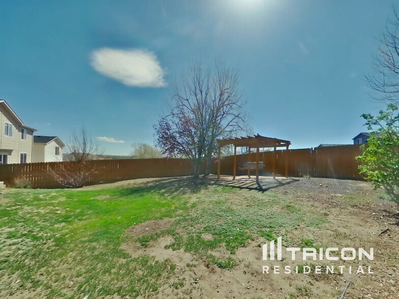 Building Photo - 1115 Legend Oak Dr