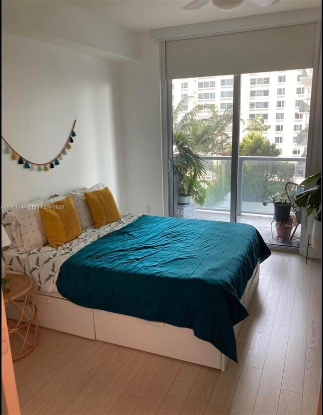 Building Photo - 1111 SW 1st Ave