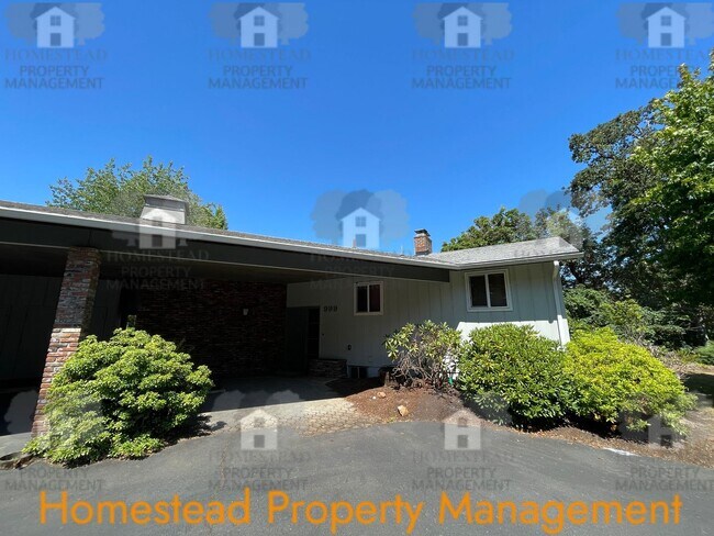 Building Photo - RICKREALL CREEK FRONT!