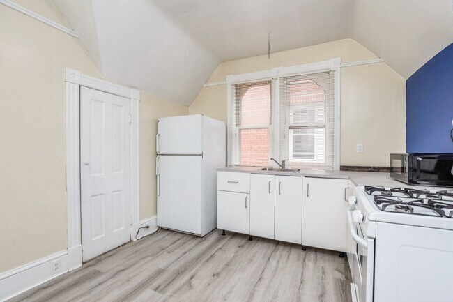 Building Photo - 146 Florida Ave