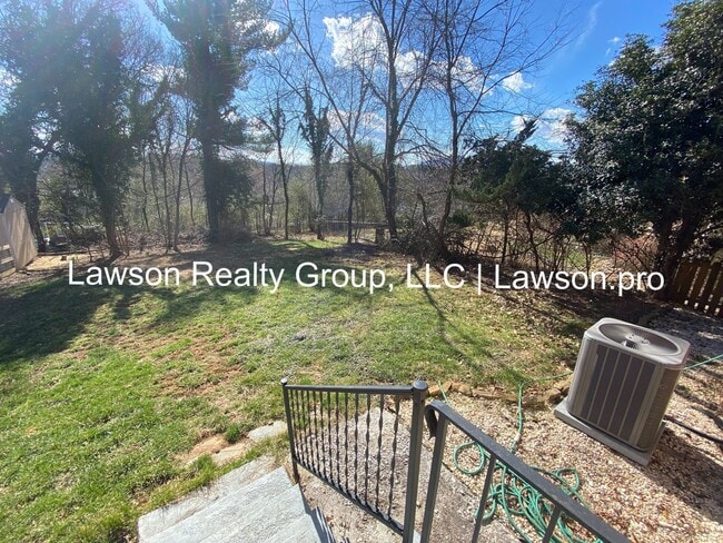 Building Photo - Raleigh Court -Three Bedroom Ranch with Basement