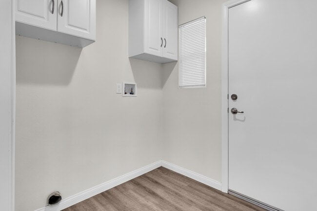 Building Photo - 7695 Freda Ave