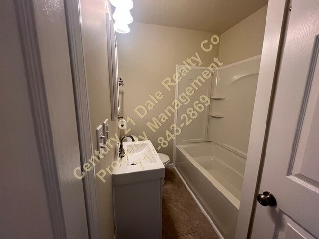 Building Photo - 3 BR, 1.5 baths in Central School District