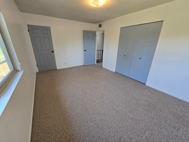 Building Photo - Cozy 2 bed 2 bath