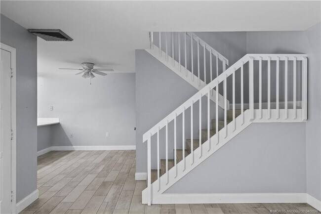 Building Photo - 3579 SW Sunset Trace Cir