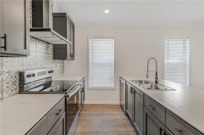 Building Photo - 495 Pleasant St