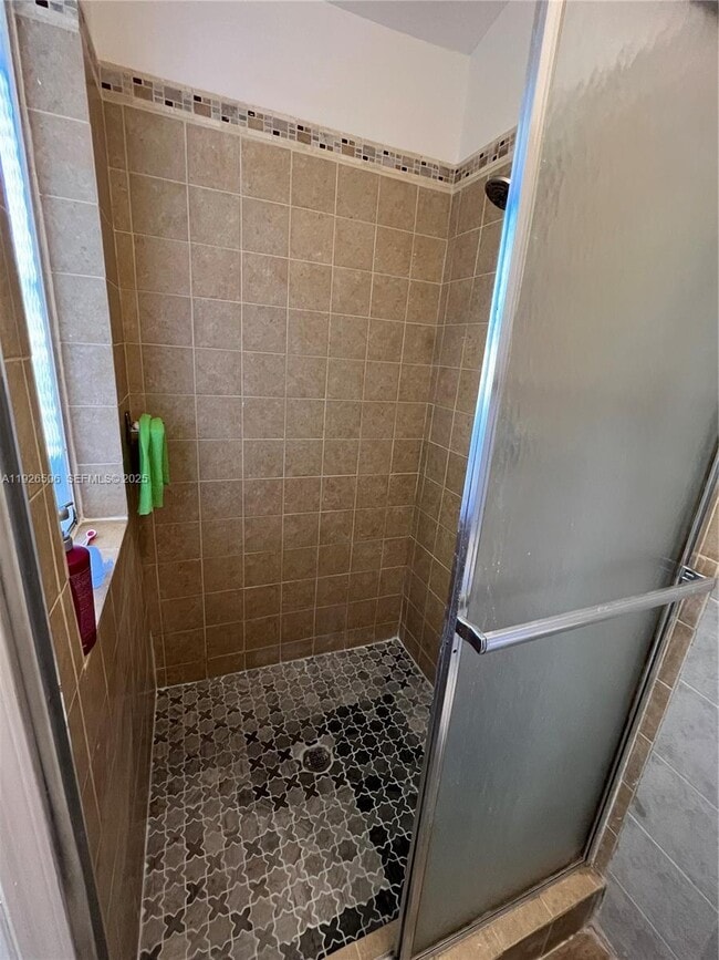 Building Photo - 11383 Lakeview Dr